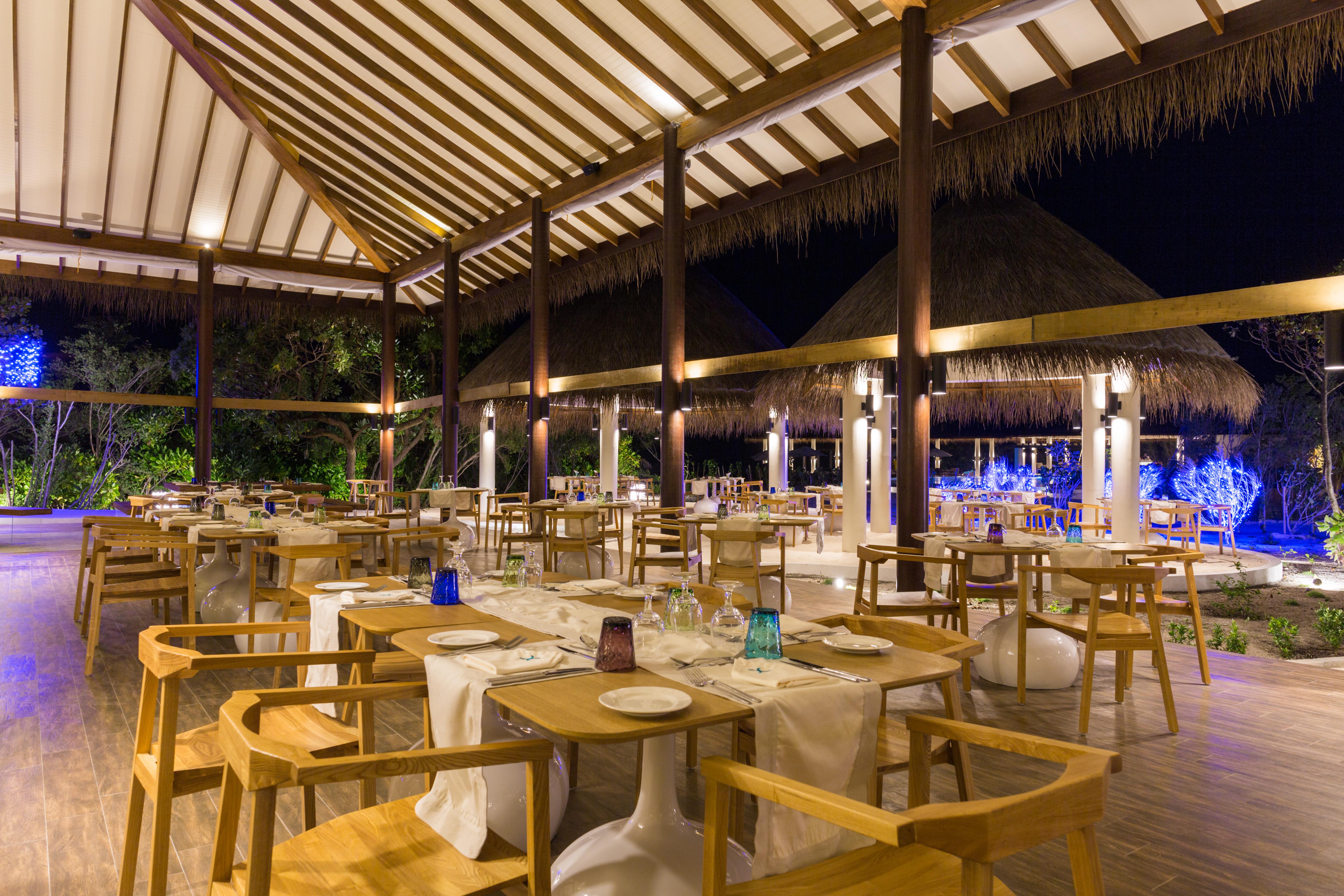 Cocoon Maldives Hotel Kurendhoo Exterior photo