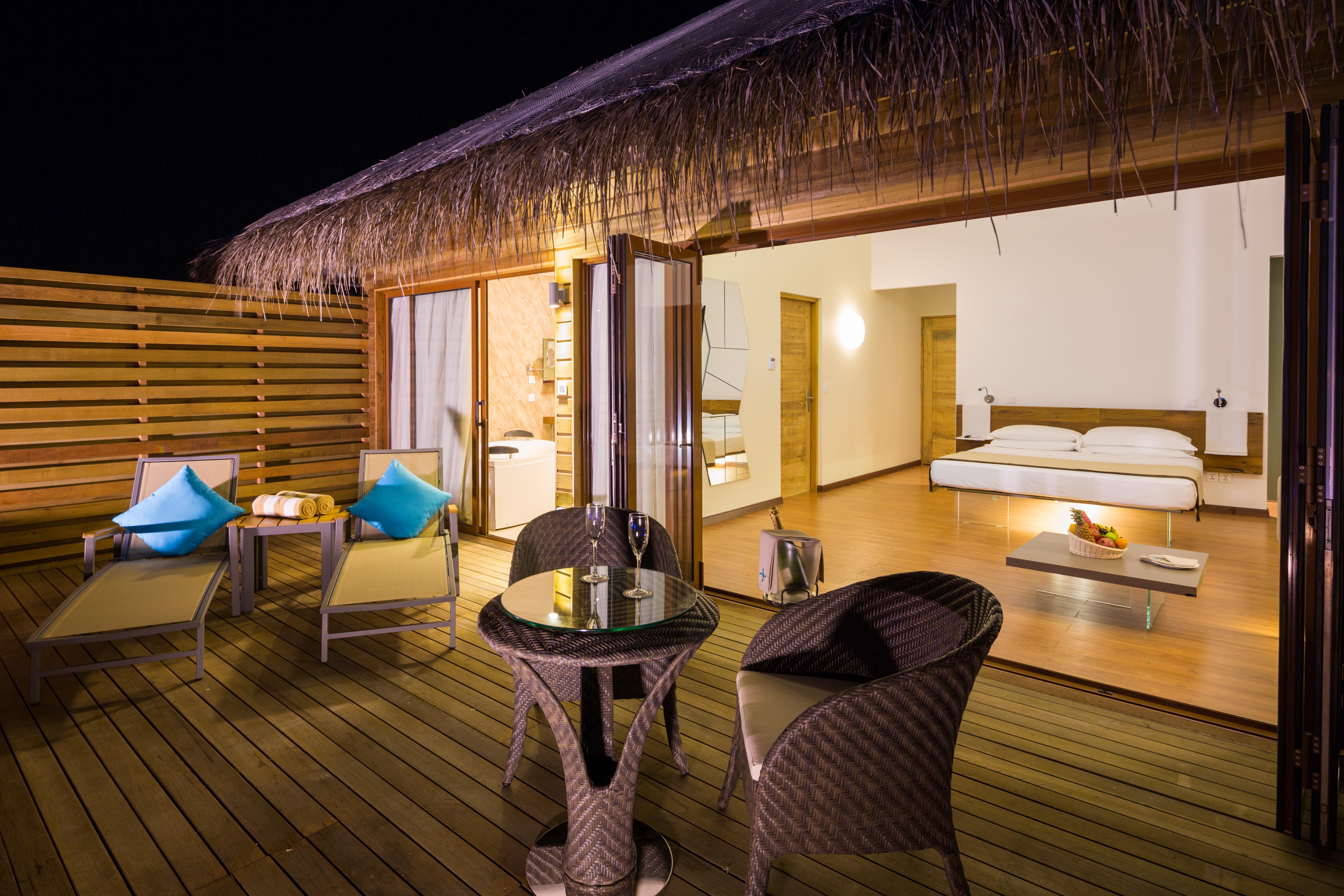 Cocoon Maldives Hotel Kurendhoo Exterior photo