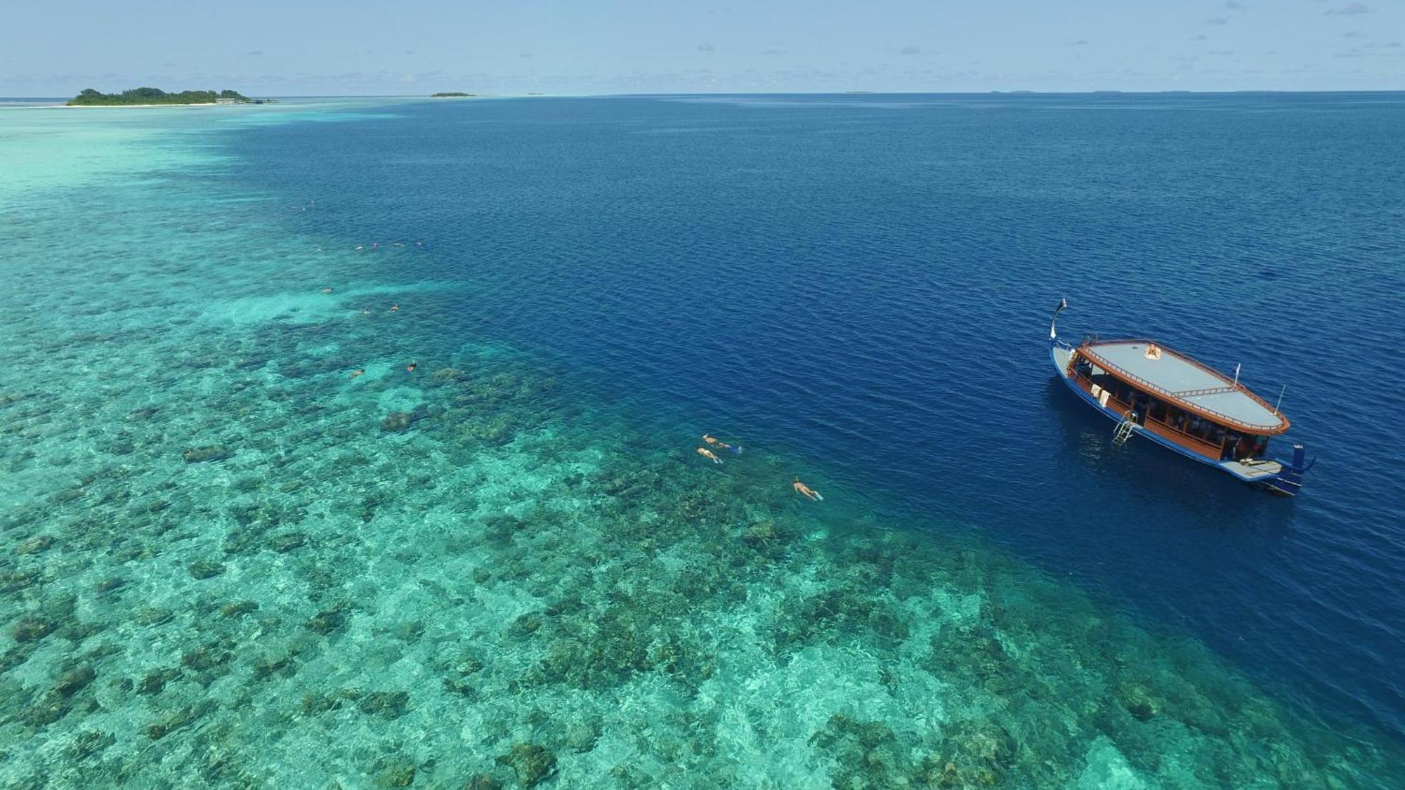 Cocoon Maldives Hotel Kurendhoo Exterior photo