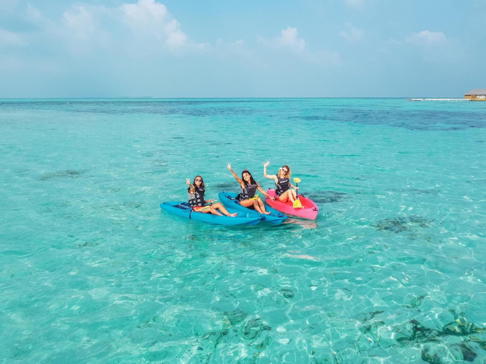Cocoon Maldives Hotel Kurendhoo Exterior photo