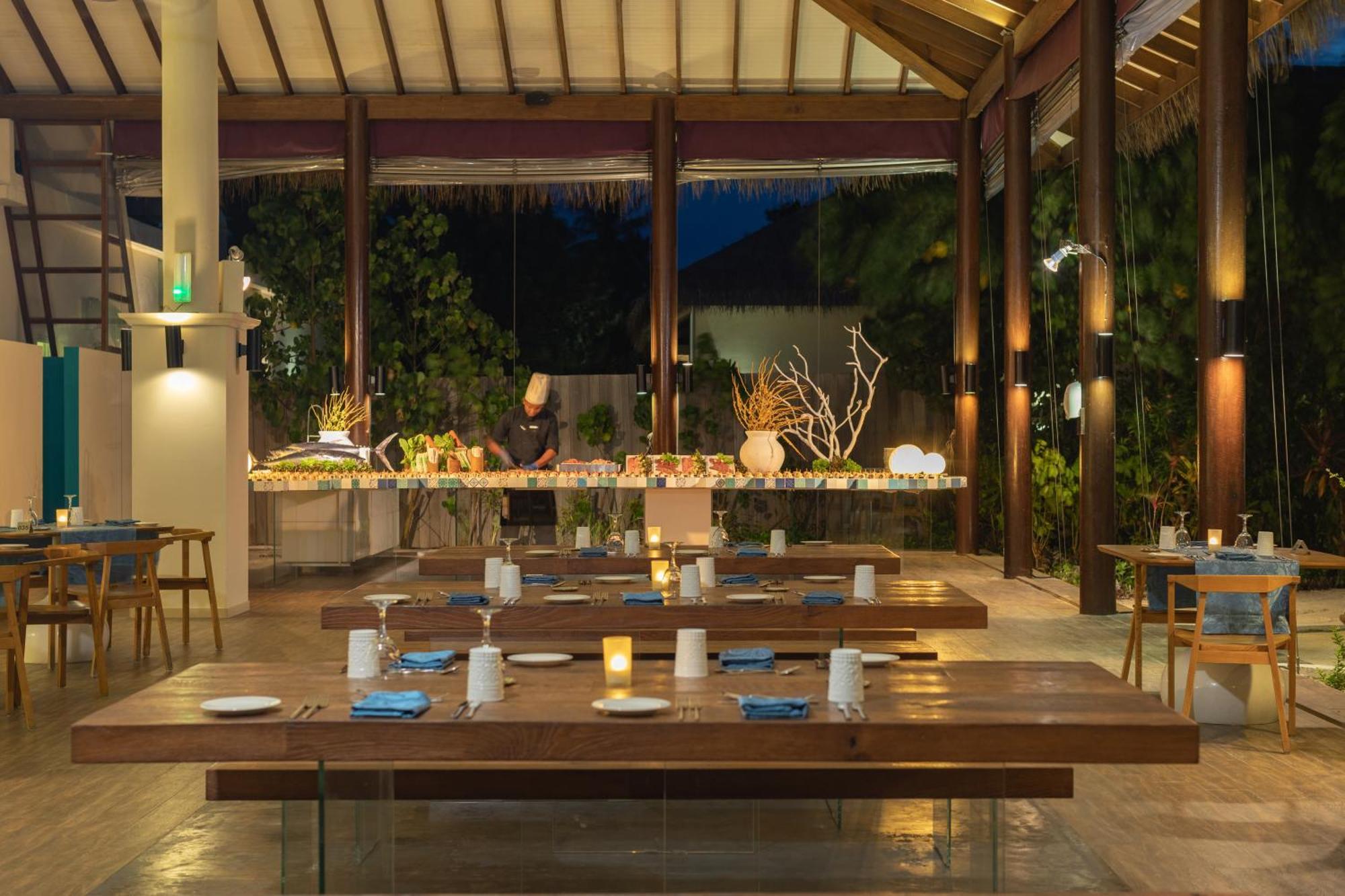 Cocoon Maldives Hotel Kurendhoo Exterior photo