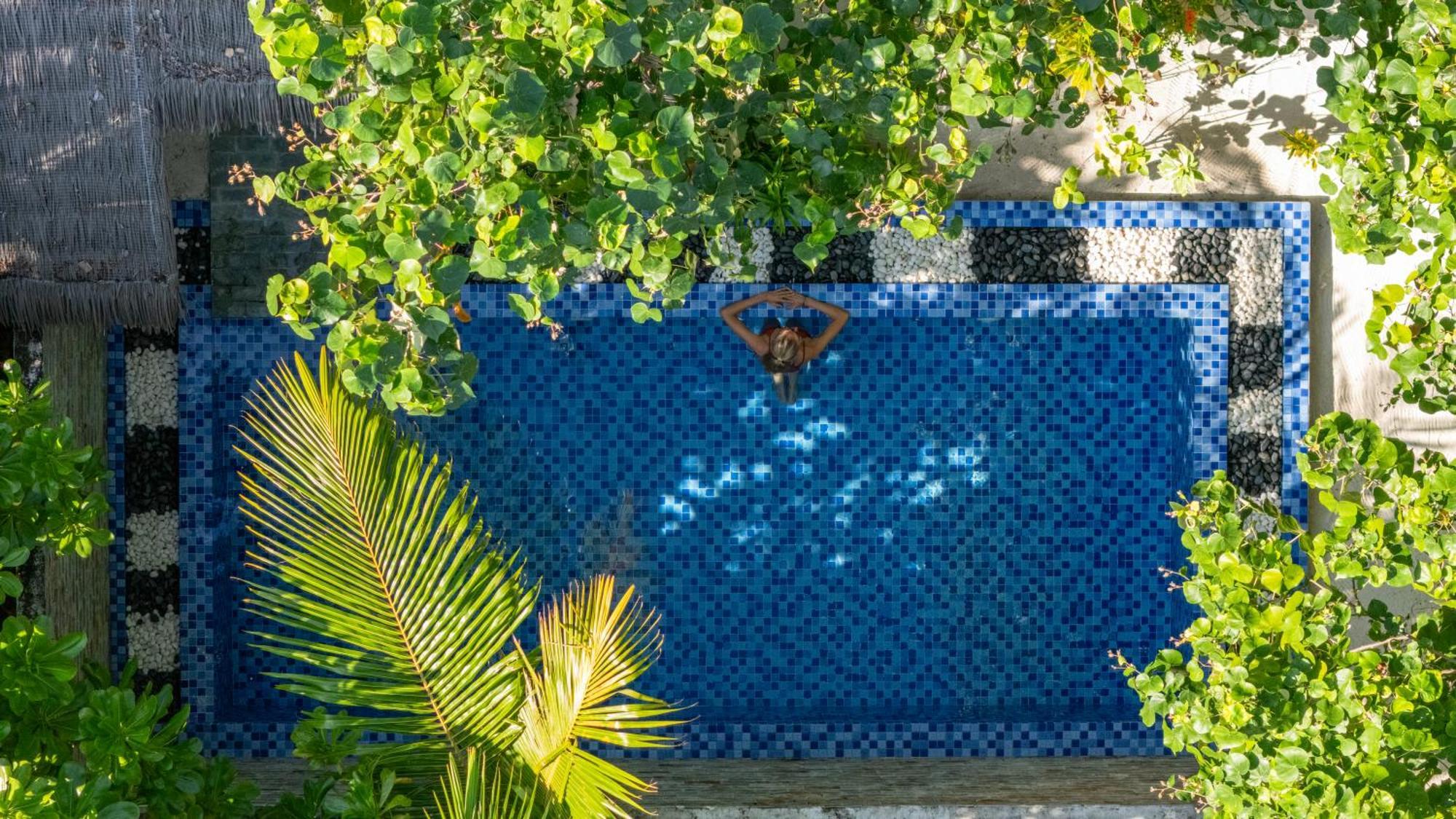 Cocoon Maldives Hotel Kurendhoo Exterior photo