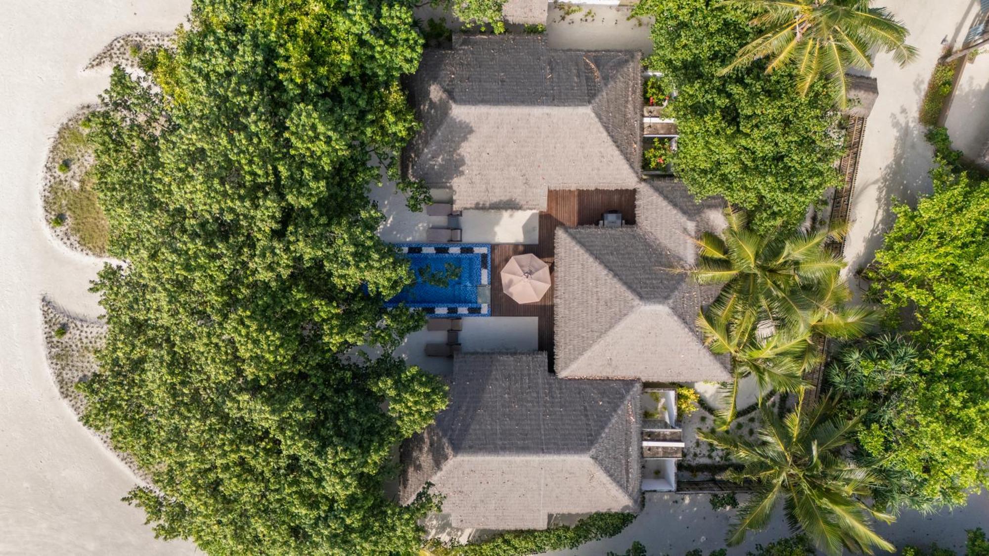 Cocoon Maldives Hotel Kurendhoo Exterior photo