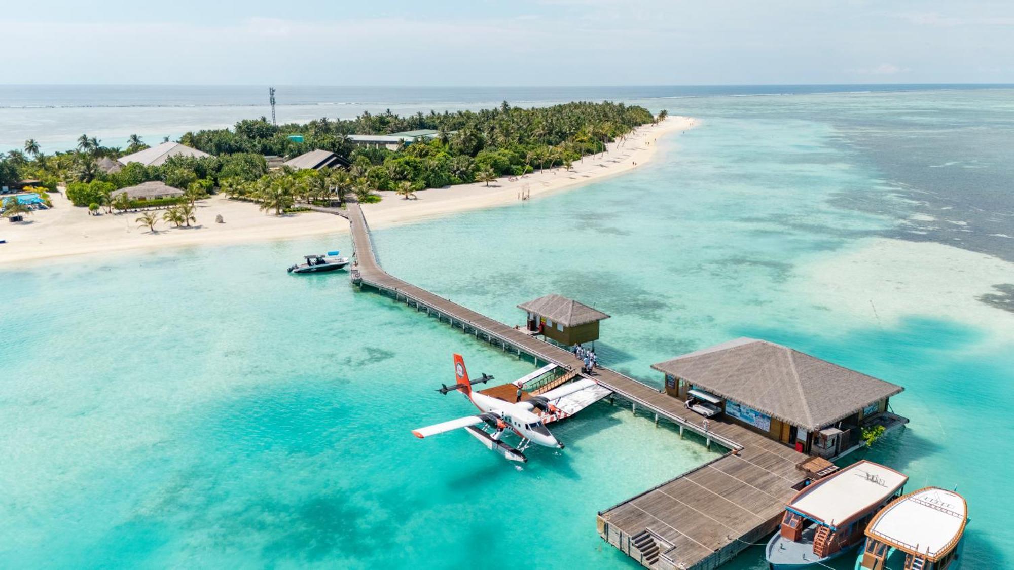 Cocoon Maldives Hotel Kurendhoo Exterior photo