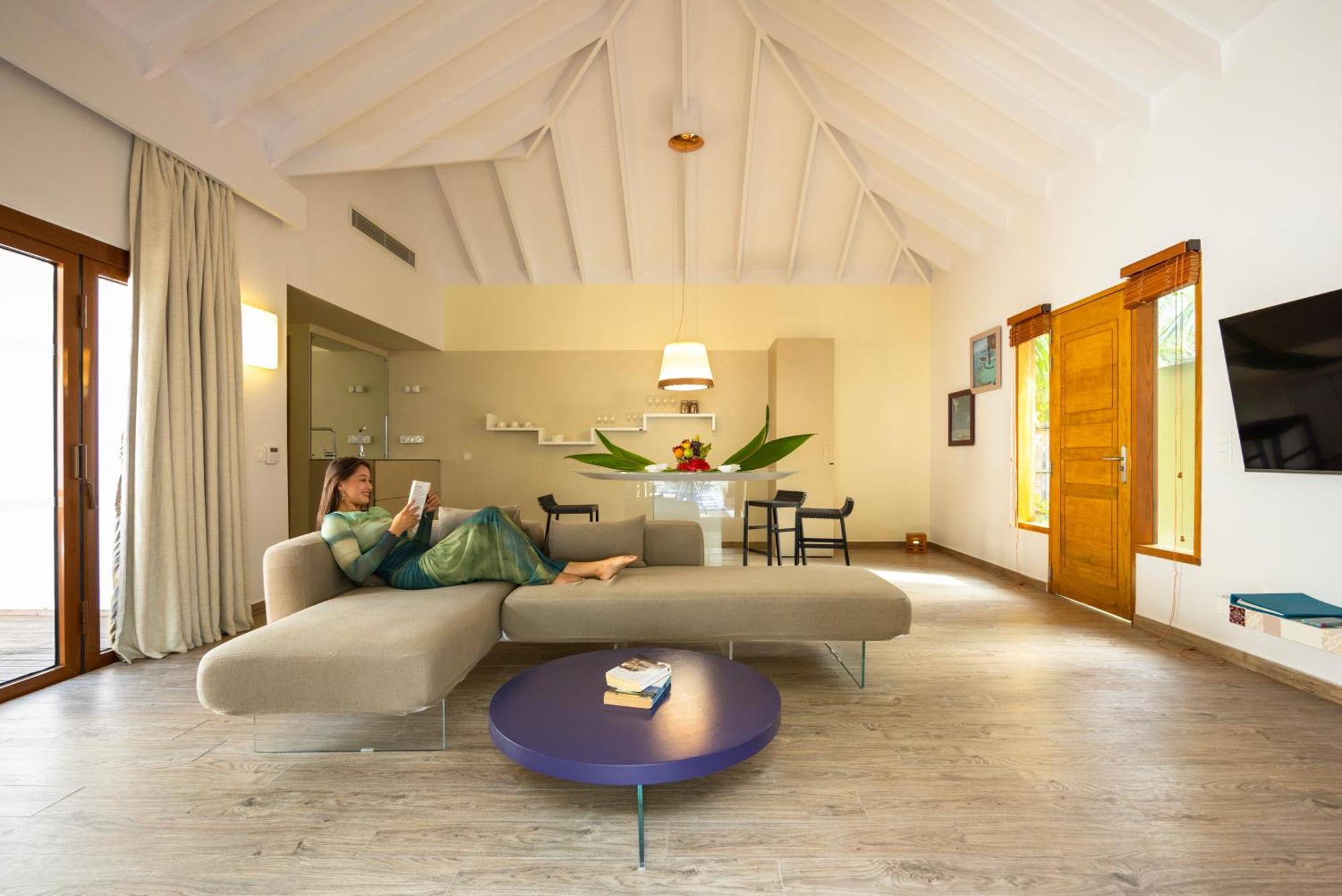 Cocoon Maldives Hotel Kurendhoo Exterior photo