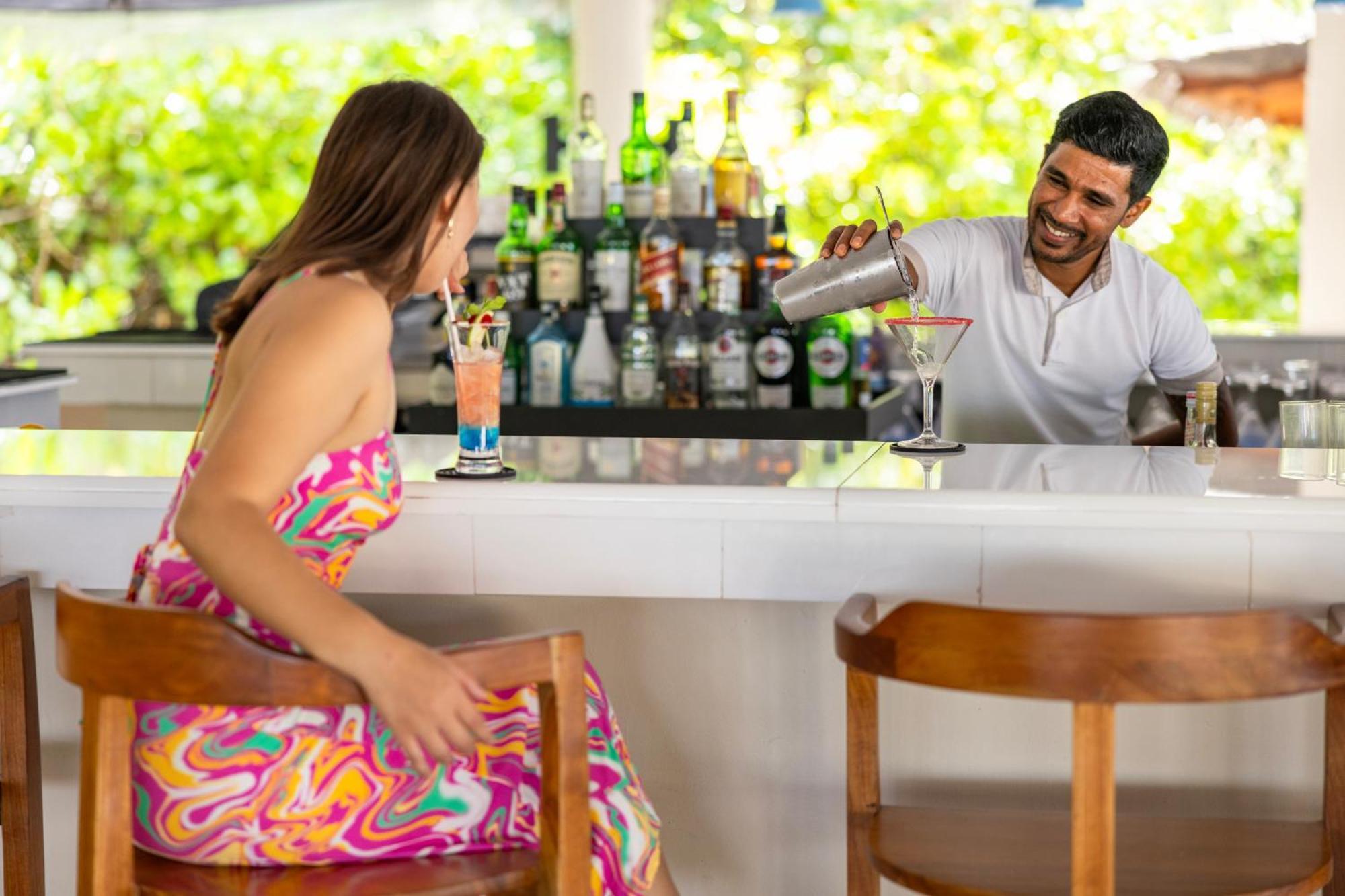Cocoon Maldives Hotel Kurendhoo Exterior photo