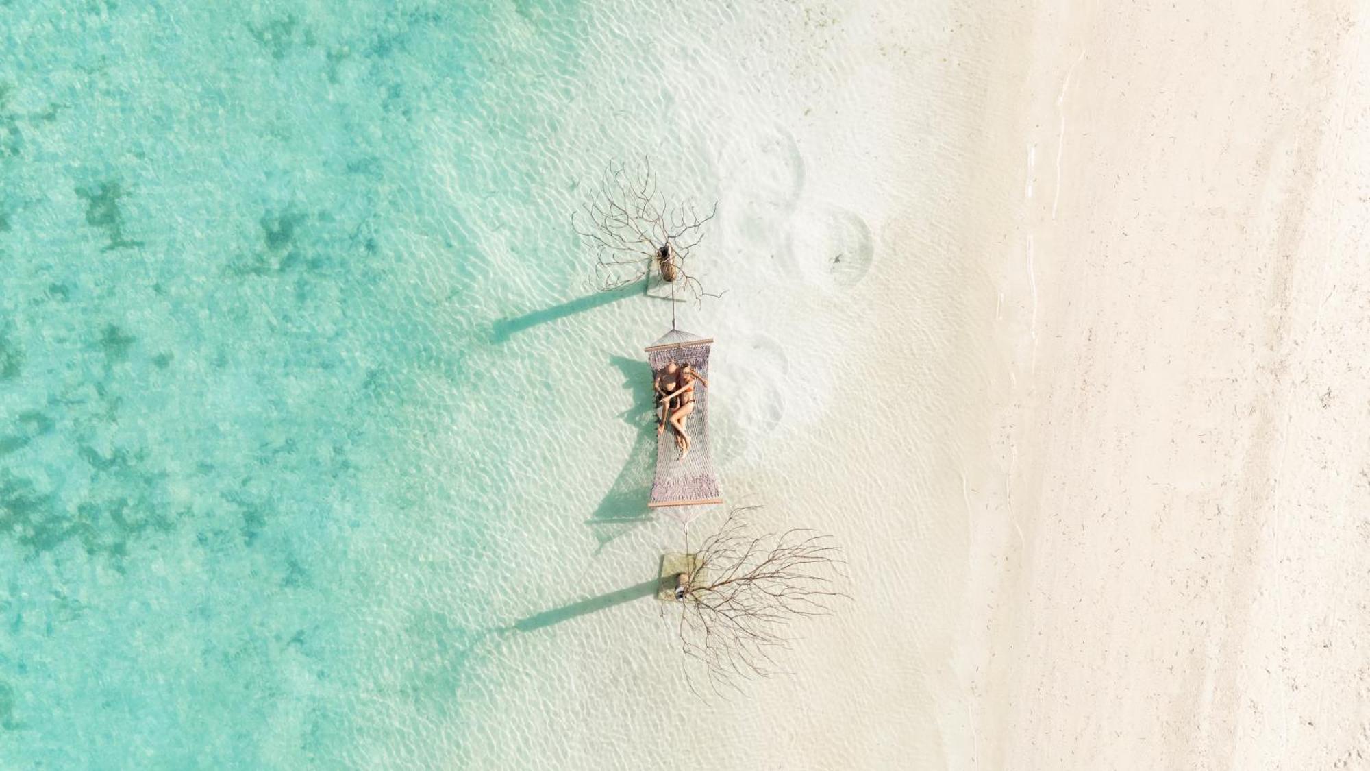 Cocoon Maldives Hotel Kurendhoo Exterior photo