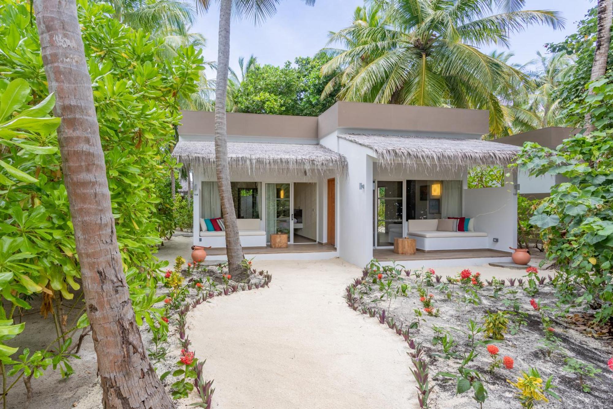 Cocoon Maldives Hotel Kurendhoo Exterior photo